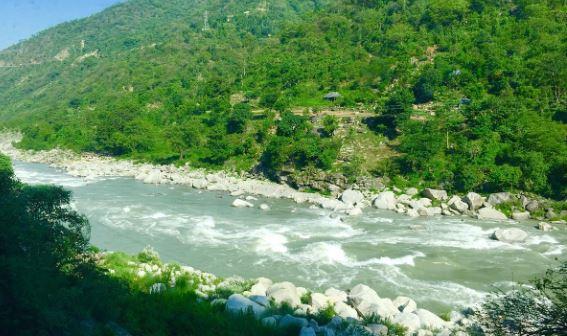 beas river: Kullu Manali places to visit