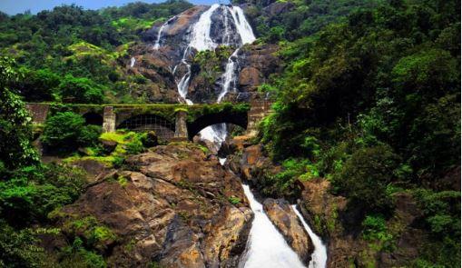 dudhsagar falls: Tourist places in Goa