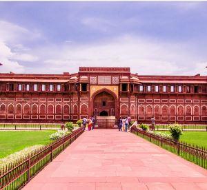 agra fort: visiting places in Agra