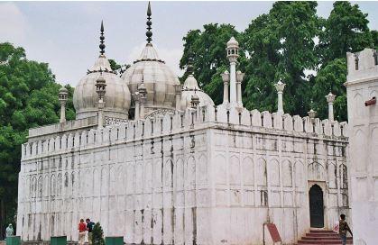 moti masjid: visiting places in Agra