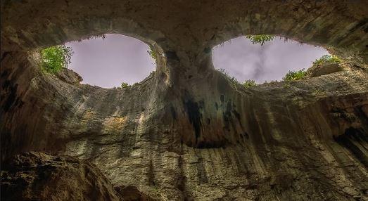 Prohodna Cave: places in Bulgaria