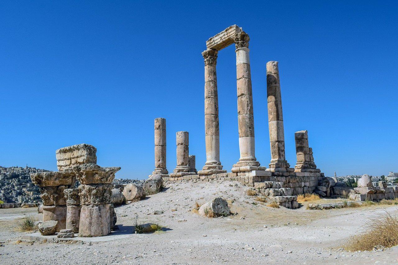 You are currently viewing A Tour of the Top 18 Places to Visit in Amman