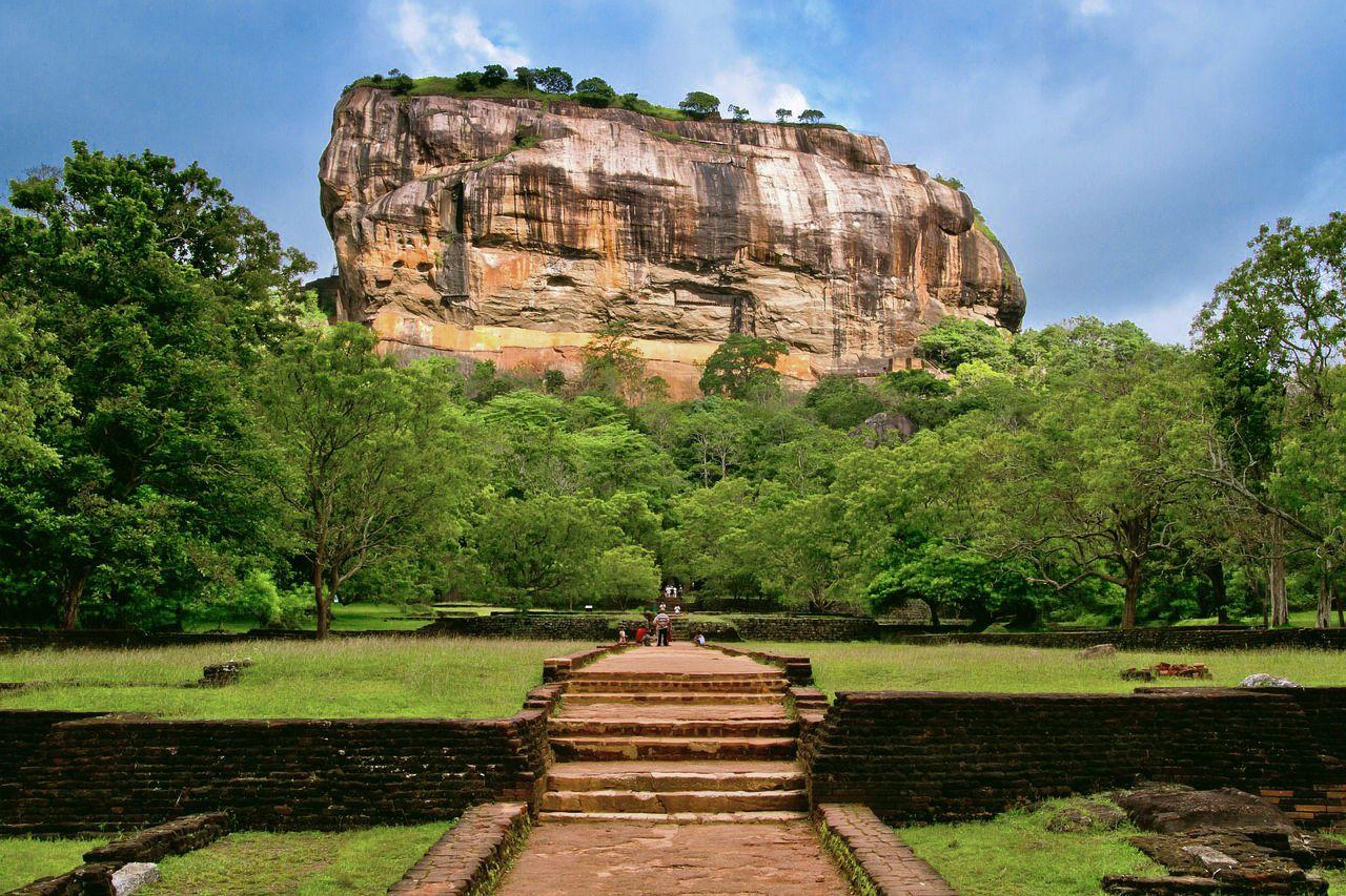 Read more about the article Best Places to Visit in Sri Lanka & Things to Do